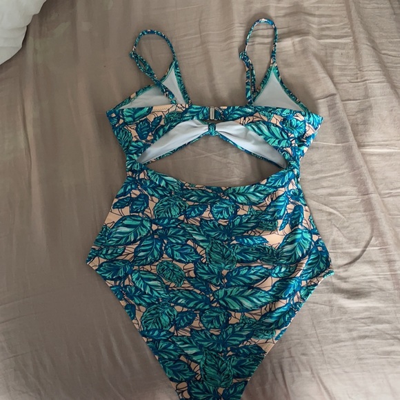 CUPSHE bathing suit - Picture 2 of 3